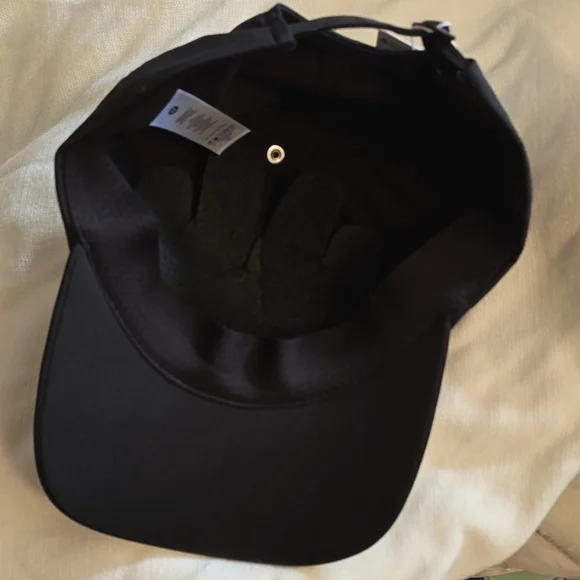 LULULEMON HAT - Picture 2 of 3